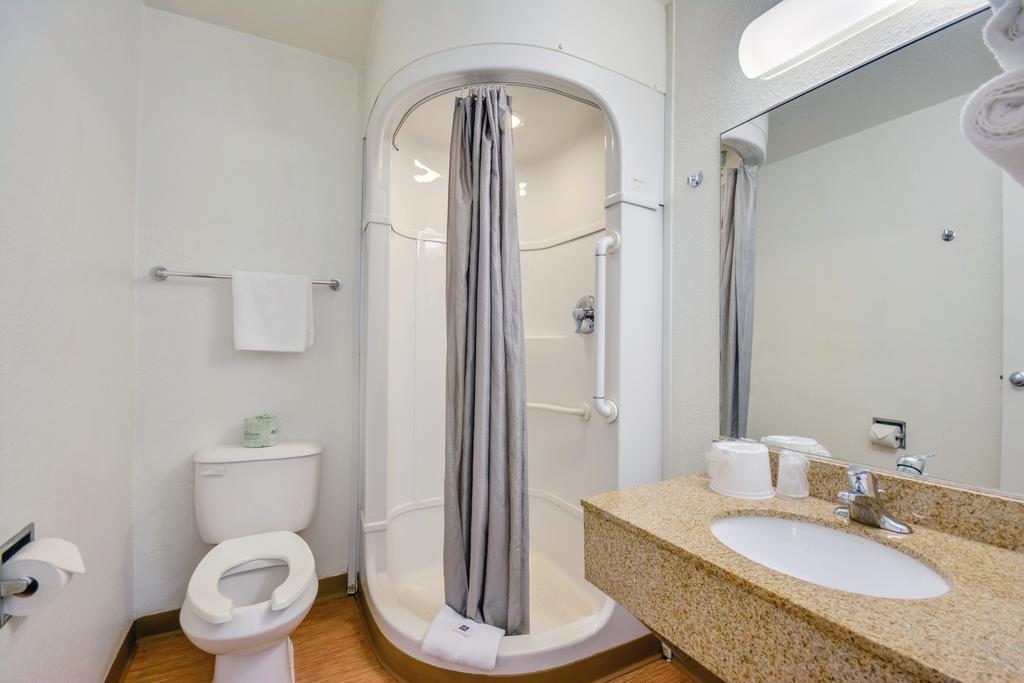 Rodeway Inn Tillmans Corner Δωμάτιο φωτογραφία