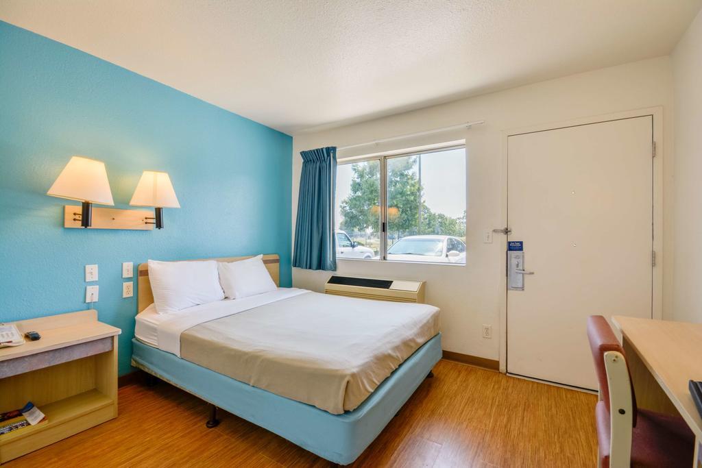 Rodeway Inn Tillmans Corner Εξωτερικό φωτογραφία
