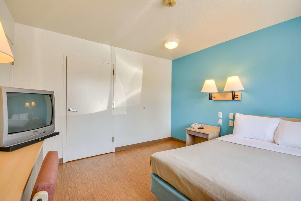 Rodeway Inn Tillmans Corner Εξωτερικό φωτογραφία