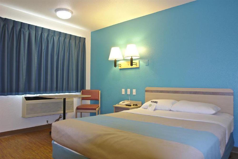 Rodeway Inn Tillmans Corner Δωμάτιο φωτογραφία