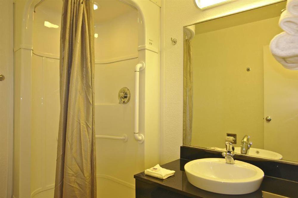 Rodeway Inn Tillmans Corner Δωμάτιο φωτογραφία