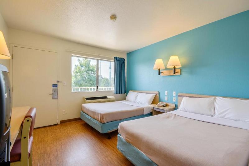 Rodeway Inn Tillmans Corner Εξωτερικό φωτογραφία